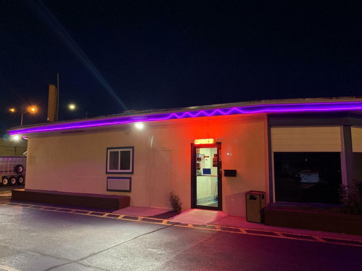 Western Holiday Motel Wichita Exteriör bild